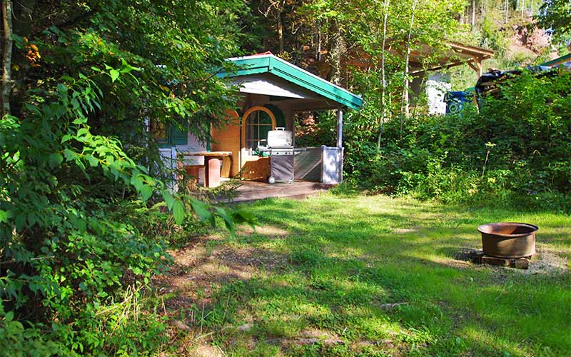 Grillhaus mit Grillplatz